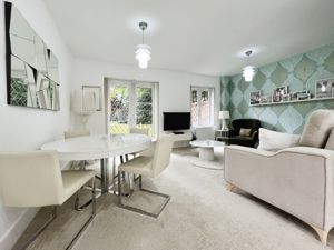 Lounge Diner- click for photo gallery